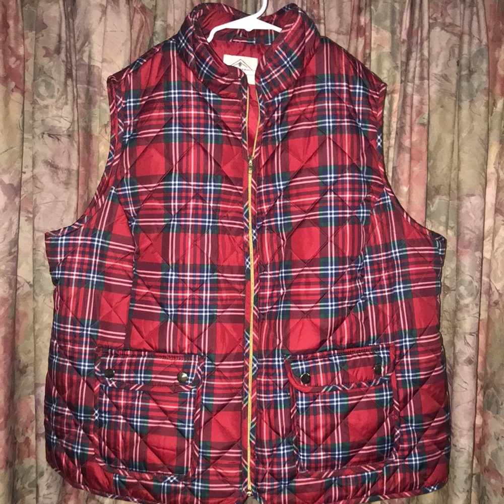 Puffer Vest. 2XL - new without tags. Red plaid.